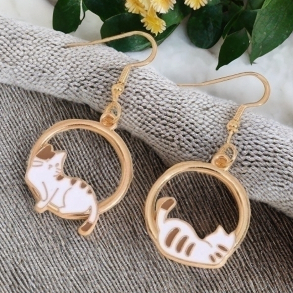 Modcloth Lazy Kitty Earrings 1